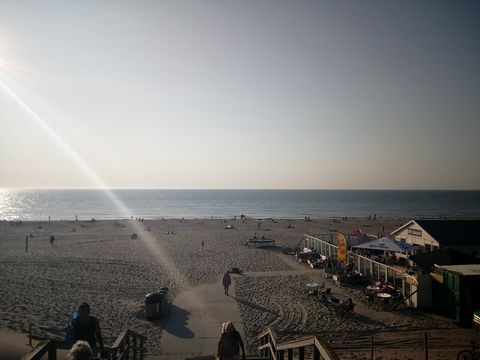 Het strand van Scheveningen in de zomer